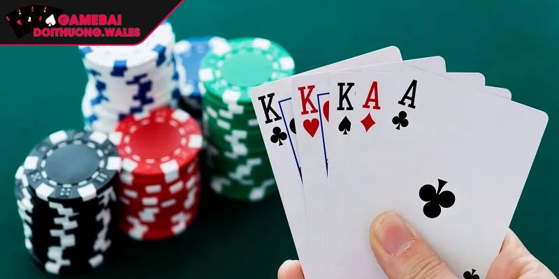Tứ quý khá mạnh trong thứ tự bài Poker 
